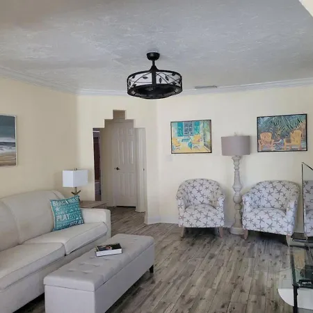 236E Beautiful Bungalow That Sleeps 6